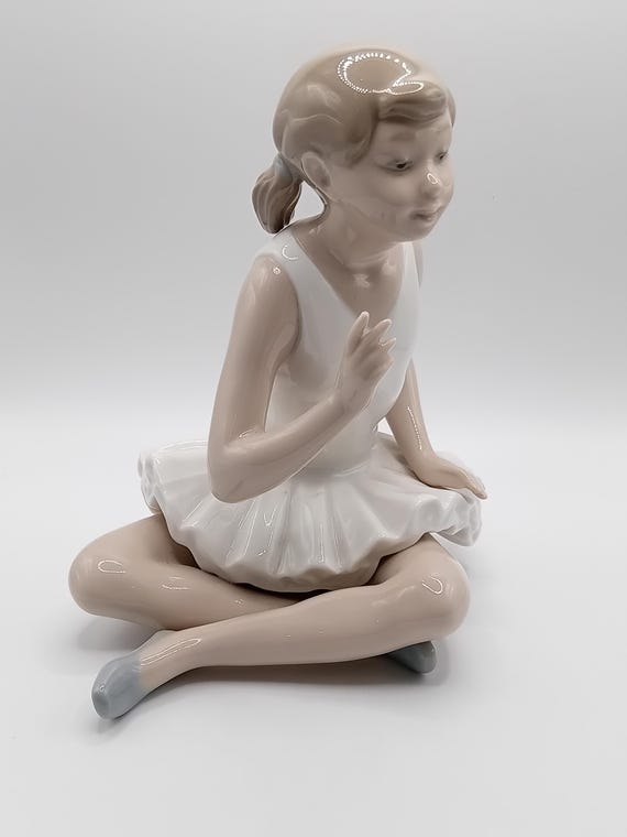 Nao by Lladro- Ballerina - Attentive Ballerina No 146. Not Boxed