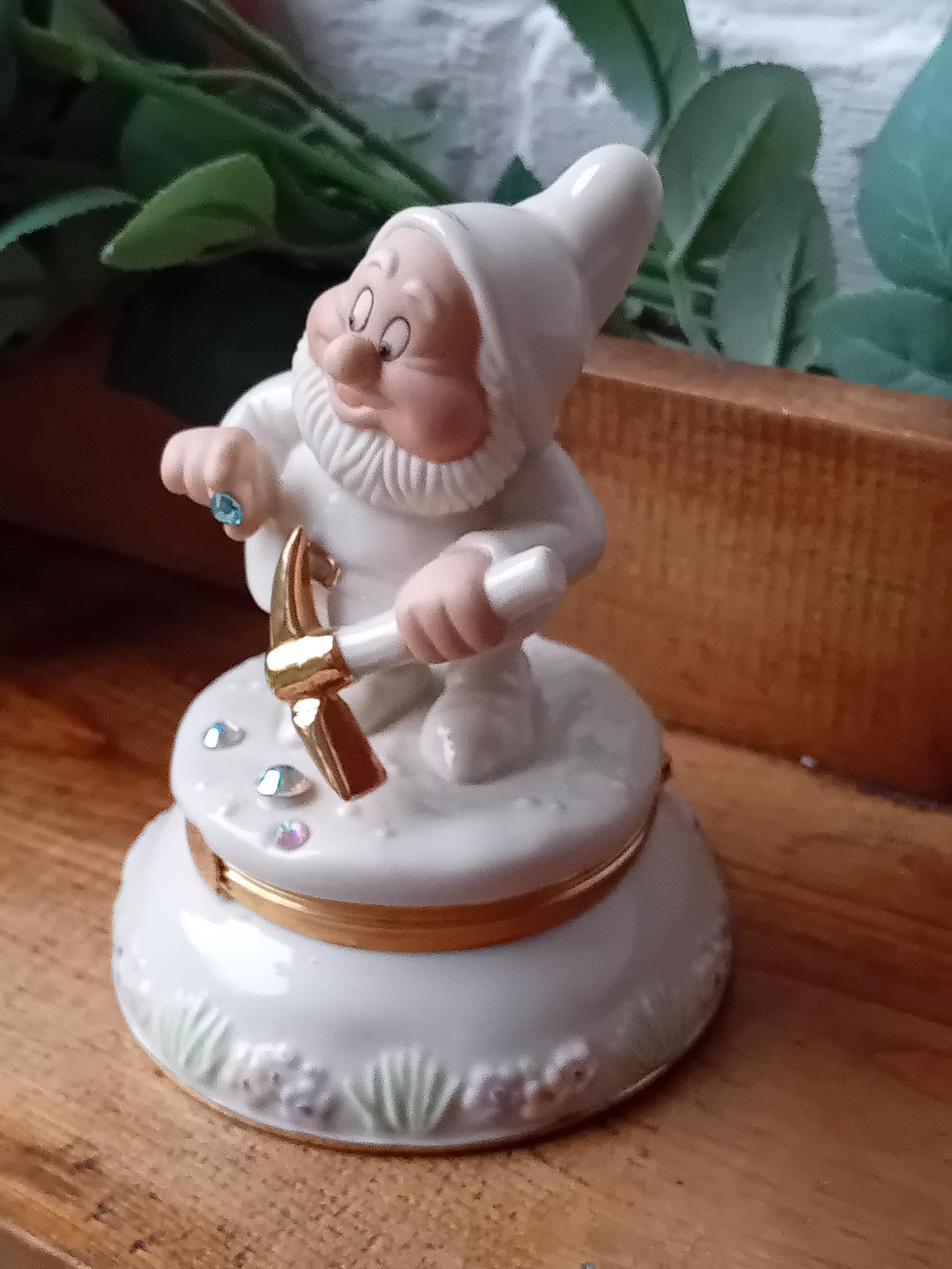 Lenox Treasures- Happy Treasure Box With Original Gold Charm. Fine