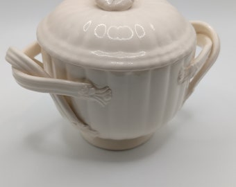 Royal Creamware Butterdose aus feiner Keramik mit Deckel