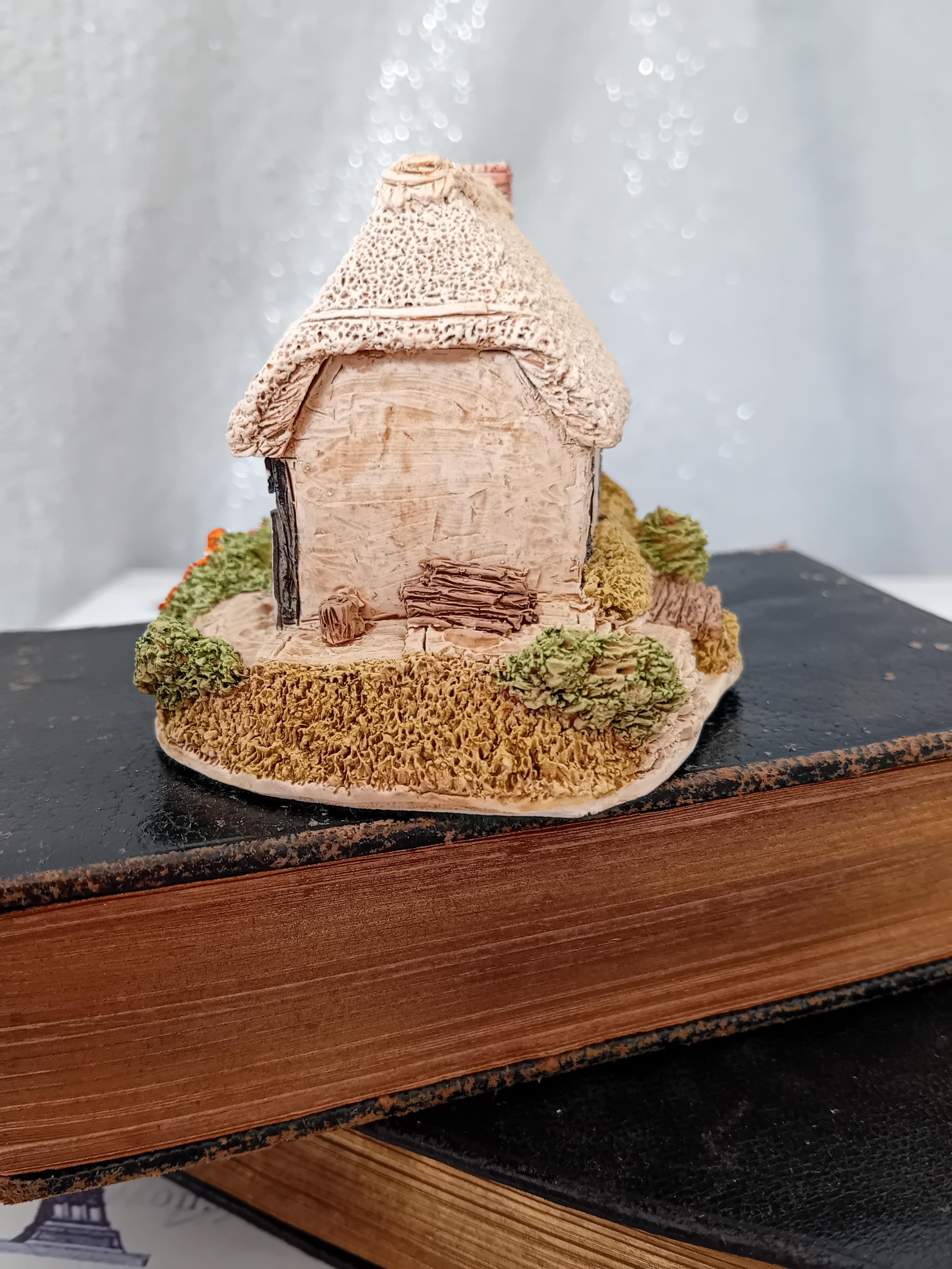 Lilliput Lane Collectable Cottage From the English Collection