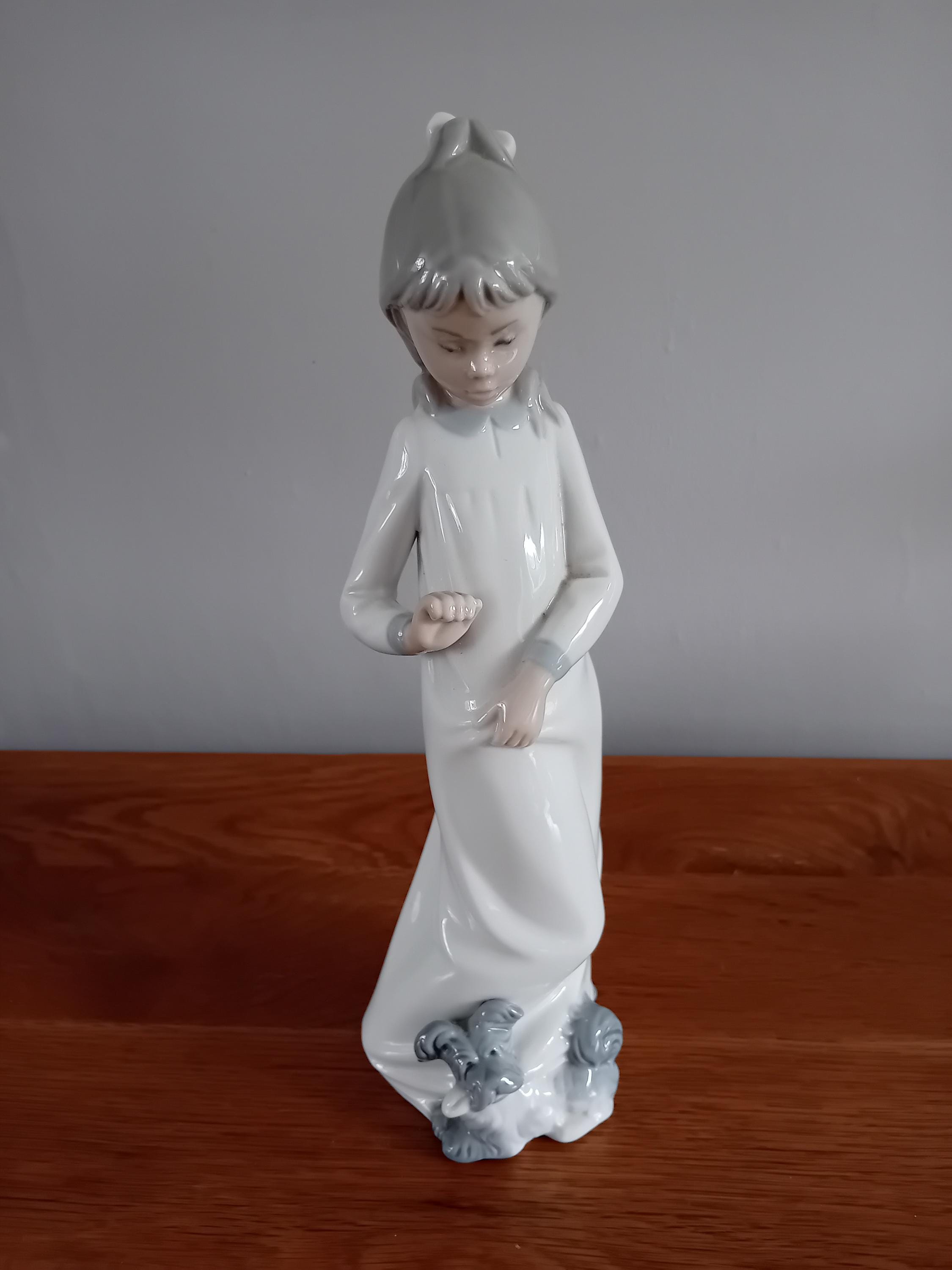 リヤドロの「ナオ」 - 遊び好きな子犬 - No.0595 - Etsy 日本