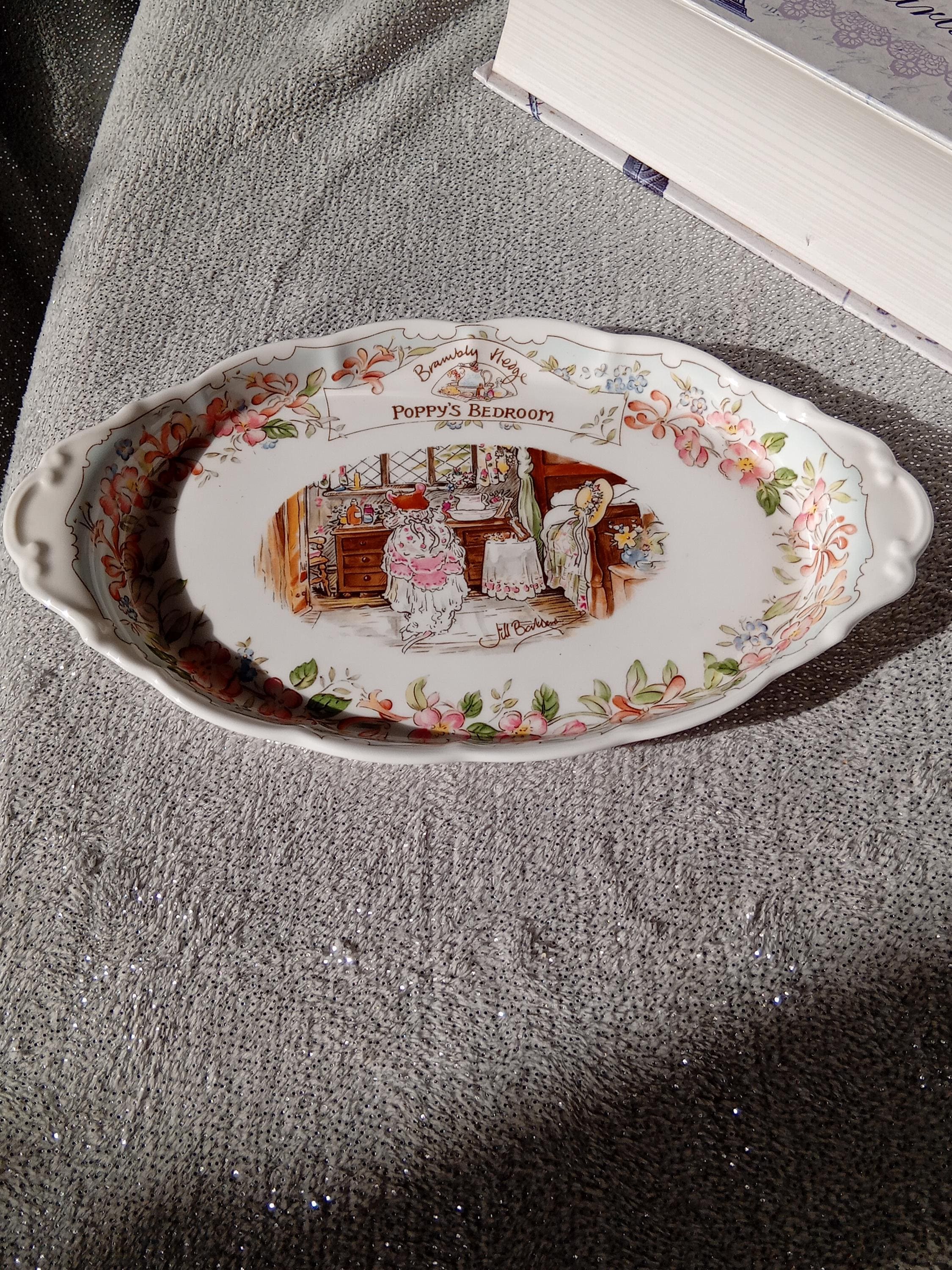 ロイヤルドルトン ブランブリーヘッジ Poppy's Bedroom 楕円トレイ Vintage Brambly Hedge Oval Collectors Plate / Teatray