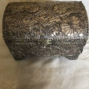 Old jewelry box in wood and decorative chiseled silver