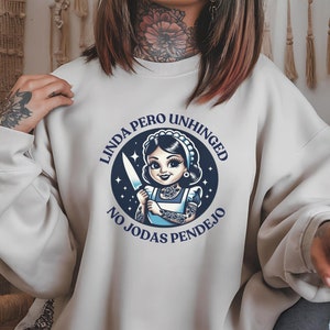Funny Latina Sweater - Linda Pero Unhinged Latina Girlfriend Sweatshirt - Unisex Crewneck - Sarcastic Hispanic Gift - Gift for Latina Wife