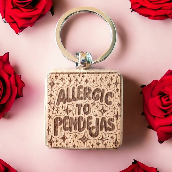 Spanish Keychain - Allergic To - Spring allergies latina and Spanglish humor - Funny Gift