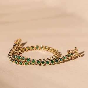 18K Emerald Tennis Bracelet,14K Gold Emerald Bracelet,14k Gold Bezel Set Emerald Tennis Bracelet,Emerald Layering Bracelet For Women Gift