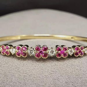 18k überzug 925 Silber Lab Rubin Frauen Armreif, Birthstone Edelstein Rubin Armreif, Clower Ruby Set Armreif, Oval Bar Armreif, perfektes Geschenk für Frauen