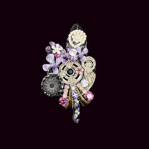 Spilla viola mangia-persone - Gioiello unico fatto a mano e riciclato
