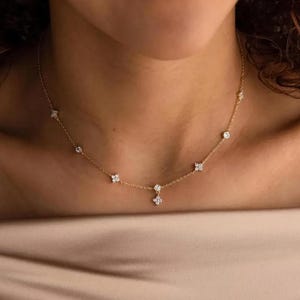 Inlaid Zircon four- leaf Flower Chain Necklace For Women, Minimalist Flower Crystal Gold Necklace, Dainty Silver Necklace, Gift for women
