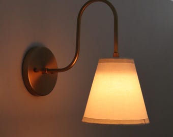 Lámpara de pared de latón hecha a mano, iluminación moderna inspirada en la decoración del hogar.