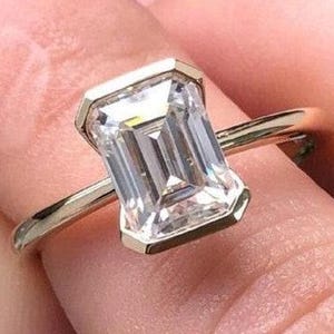 Half Bezel Set IGI Certification E Colour VVS Emerald Cut Ring, 3CT Lab Grown Emerald Cut Diamond Ring Solitaire Emerald Cut Engagement Ring