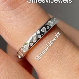 Anillo de platino con diamantes cultivados en laboratorio y engaste al ras Starbright, alianza de boda, alianza de compromiso a juego, anillo de diamantes con múltiples piedras, alianza unisex para ella