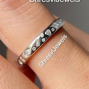 Anillo de platino con moissanita y engaste al ras Starbright, alianza de boda, alianza de compromiso a juego, anillo de diamantes con múltiples piedras, alianza unisex para ella