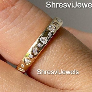 Anillo de bodas unisex de oro amarillo macizo de 14 quilates con engaste al ras de moissanita y diamantes de 2,5 quilates con múltiples piedras, ideal como regalo de aniversario.