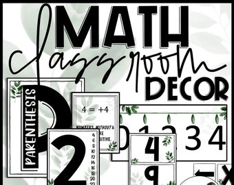 Op de afbeelding: Een groene en zwarte klasdecoratiebundel met de woorden "MATH classroom DECOR" en "BUNDLE" in grote zwarte letters. De bundel bevat posters met getallen, wiskundige vergelijkingen en een lijst met getallen zonder rest bij deling door 4.