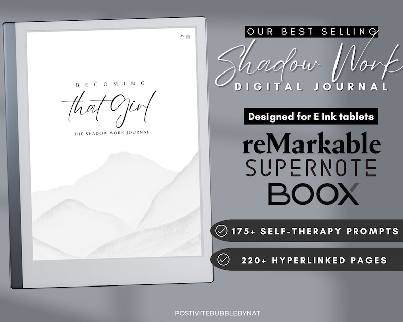 Puede incluir: Un diario digital titulado "Becoming That Girl: The Shadow Work Journal" mostrado en un lector electr&oacute;nico blanco con un fondo gris. El diario presenta m&aacute;s de 175 indicaciones de autoterapia y m&aacute;s de 220 p&aacute;ginas con hiperv&iacute;nculos. El lector electr&oacute;nico es compatible con las tabletas Remarkable, Supernote y Boox.