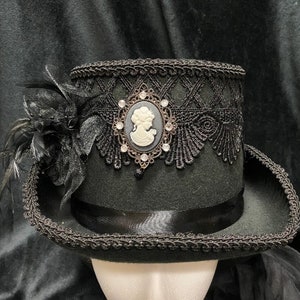 Hoge hoed dames met sluier en camee | Victoriaans gotisch vampier-Halloween