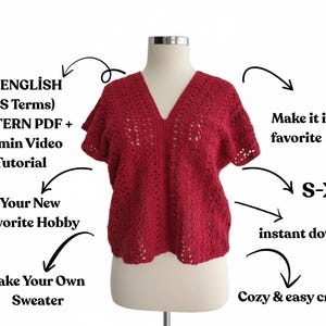 Puede incluir: Un su&eacute;ter rojo de crochet de manga corta exhibido en un maniqu&iacute;. El su&eacute;ter tiene cuello en V y un dise&ntilde;o calado texturizado. El texto en la imagen incluye "S-XL", "Hazlo en tus colores favoritos" y "Crochet c&oacute;modo y f&aacute;cil".