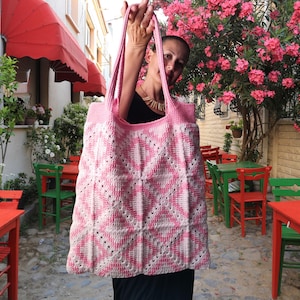 Crochet Tote Bag Pattern PDF with Video Tutorial – Mosaic Granny Square Bag