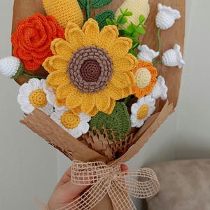 Gehäkelter Blumenstrauß, Vatertagsstrauß, handgemachte Blumen für Geschenke, Geschenk für Vater, Geschenk für Mutter, besonderes Geschenk für Freundin