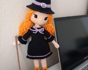 Boneca Bruxa de Crochê: Decoração de Halloween em Amigurumi com Abóbora