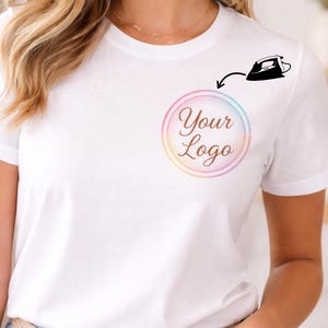 Gepersonaliseerde strijkapplicatie met logo, naam of tekst – ontwerp op maat, individueel geproduceerd.