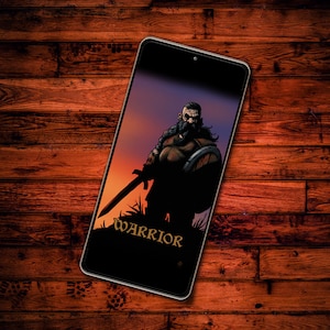 Puede incluir: Un smartphone muestra una ilustración digital de un guerrero. La obra de arte presenta una figura barbuda sosteniendo una espada y un escudo contra un fondo de puesta de sol. La palabra "WARRIOR" está en la parte inferior.