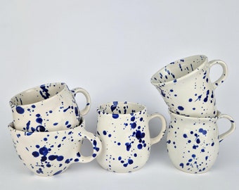 Blau gesprenkelte Keramiktassen • Handgemachte moderne Tassen • Skandinavische Steingut Tassen-Set • Blaue Flecken Kaffeetassen • Weihnachtsgeschenkideen