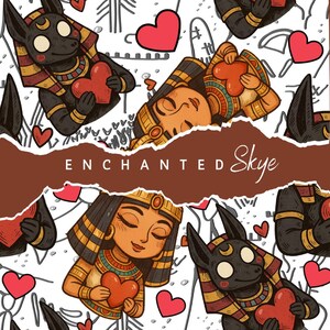 Puede incluir: Un patrón repetido con ilustraciones de dibujos animados de figuras egipcias, incluyendo Anubis y un faraón, sosteniendo corazones rojos. El fondo tiene arte lineal blanco y corazones rojos. El texto "ENCHANTED Skye" se muestra en una pancarta marrón.