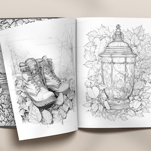 K&ouml;nnte beinhalten: Eine Schwarzwei&szlig;illustration eines Paares Wanderschuhe in einer Waldumgebung. Die Schuhe sind mit Schn&uuml;rsenkeln und N&auml;hten detailliert. Der Hintergrund zeigt Bl&auml;tter und &Auml;ste.