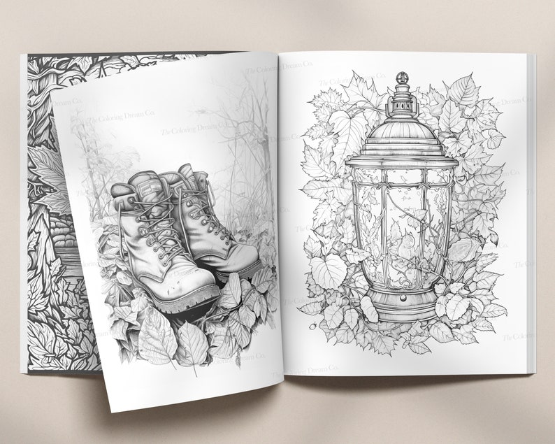 K&ouml;nnte beinhalten: Eine Schwarzwei&szlig;illustration eines Paares Wanderschuhe in einer Waldumgebung. Die Schuhe sind mit Schn&uuml;rsenkeln und N&auml;hten detailliert. Der Hintergrund zeigt Bl&auml;tter und &Auml;ste.