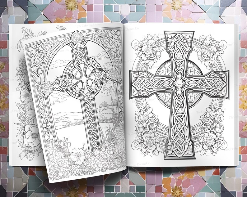 Puede incluir: Una p&aacute;gina de libro para colorear con dos dise&ntilde;os intrincados de cruces celtas. La cruz de la izquierda est&aacute; rodeada por un borde floral y una escena de paisaje. La cruz de la derecha est&aacute; rodeada por un borde floral.