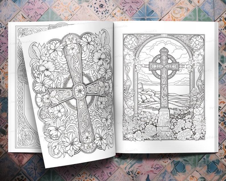 Puede incluir: Un libro para colorear con dos p&aacute;ginas que muestran intrincados dise&ntilde;os de cruces celtas. La primera p&aacute;gina presenta una cruz rodeada de patrones florales, mientras que la segunda p&aacute;gina representa una cruz de pie en un paisaje con un arco de piedra y un cielo nublado.
