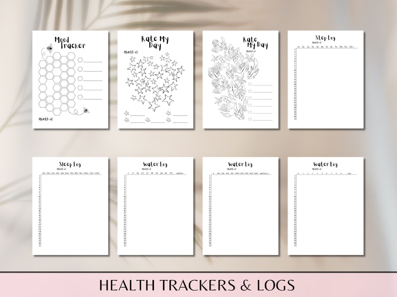 K&ouml;nnte beinhalten: Druckbare schwarz-wei&szlig;e Gesundheits-Tracker und -Logs. Die Tracker umfassen einen Stimmungs-Tracker mit einem Wabenmuster, einen Bewerte-meinen-Tag-Tracker mit Sternen, einen Bewerte-meinen-Tag-Tracker mit Blumenmustern, ein Schritt-Log, ein Schlaf-Log und drei Wasser-Logs.