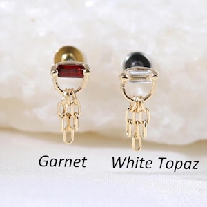Pendiente de oro macizo de 14 quilates con granate rojo, pendiente de cadena con topacio blanco baguette para hélice, piercing plano para lóbulo del cartílago del trago.
