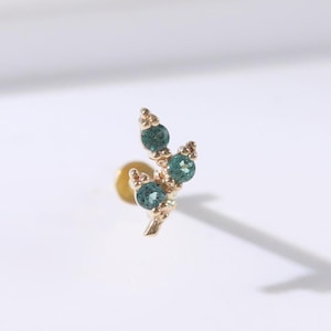 Ohrstecker in Blattform aus 14-karätigem Gold mit Alexandrit, Edelstein für Helix-, Tragus- und Conch-Piercings, flacher, gewindeloser Stecker, naturnaher Zweigschmuck