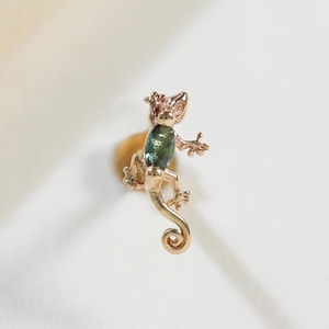 Solid 14K Gold Green Tourmaline Gecko Stud, Nature Inspired Animal Jewelry, Gemstone Reptile Piercings, Threadless Push Flat Back Earring