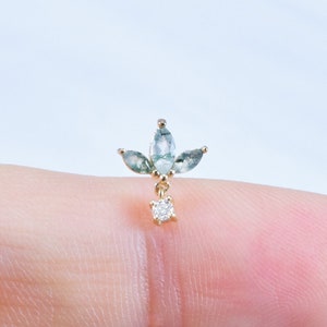 14K Solid Gold Moos Achat Lotus baumeln Ohrring, Moissanite Blume Threadless Push Pin Ohrring, Diamant Conch Helix Knorpel Bolzen mit flachem Rücken