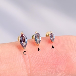 Pendiente de oro macizo de 14 quilates con parte posterior plana y gema de alejandrita para cartílago, pendiente de oro para labio, pendiente sin rosca para hélice y trago, pendiente de parte posterior plana