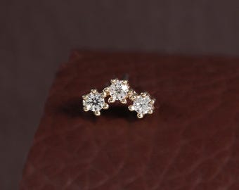 Ohrstecker aus 14-karätigem Gold mit Moissanit-Cluster, geeignet für Helix-, Knorpel-, Conch-, Nasen- und Tragus-Piercings, gewindeloser, flacher Verschluss von LeiTjewelry