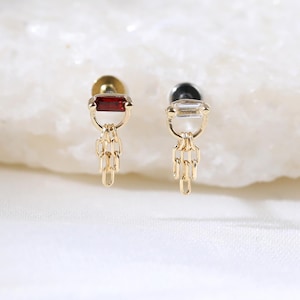 Clous d'oreille pendants en or massif 14 carats grenat rouge, boucle d'oreille pendante en chaîne hélix avec topaze blanche baguette, clou d'oreille à dos plat pour cartilage tragus