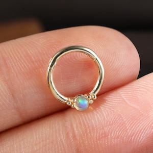 14K Solid Gold Opal Daith Nahtlose Ohrring, Gold Septum Knorpel Rook Ring Piercing, Muschel Nasenloch Knorpel Helix Huggie Clicker 16G