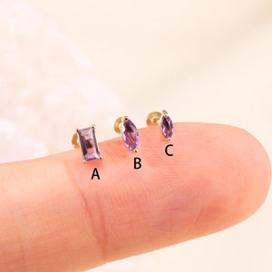 Petite améthyste marquise, fond plat cartilagineux en or massif 14 carats, boucle d'oreille en or labret baguette Helix sans filetage boucle d'oreille en tragus à l'arrière plat