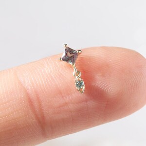 Orecchino pendente in oro massiccio 14K con alessandrite, elica con pietra preziosa in oro, lobo dell'orecchio senza filettatura, perno piatto con cartilagine pendente, trago, labret