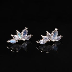 14K massief gouden labradoriet bloemen piercing, natuurlijke edelsteen waaiervormig kraakbeen conch helix oorbel, draadloze push pin platte achterkant stud