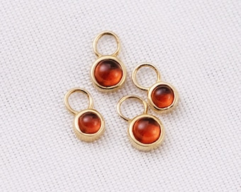 14K massief gouden natuurlijke granaatbedel kraakbeen Huggie Hoop Charm Helix Tragus Garnet Rook Charm Dangle Garnet Belly Ring Charm Granaathanger
