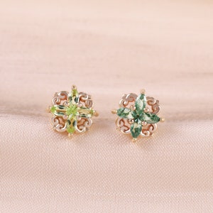 Pendiente de cartílago vintage de ágata de musgo de oro macizo de 14K, perforación de cartílago de flor de peridoto, extremo sin rosca de piedras preciosas, perno de hélice, pendiente de espalda plana