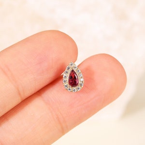 Shanti di Quetzalli in oro giallo 14kt e granato rodolite, per ...