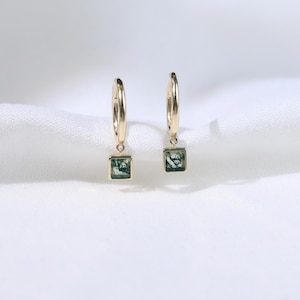 14K Solid Gold Dangle Square Moss Agate Charm Clicker, Gold Moss Agate Dangle Charm Hoop, Cartilage Belly Charm Hoop, Charm Huggie Hoop