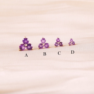 14K guld ametist triangel sten kluster örhänge, guld blommig gänglös trycknål piercing, ädelsten labret brosk helix conch örhänge